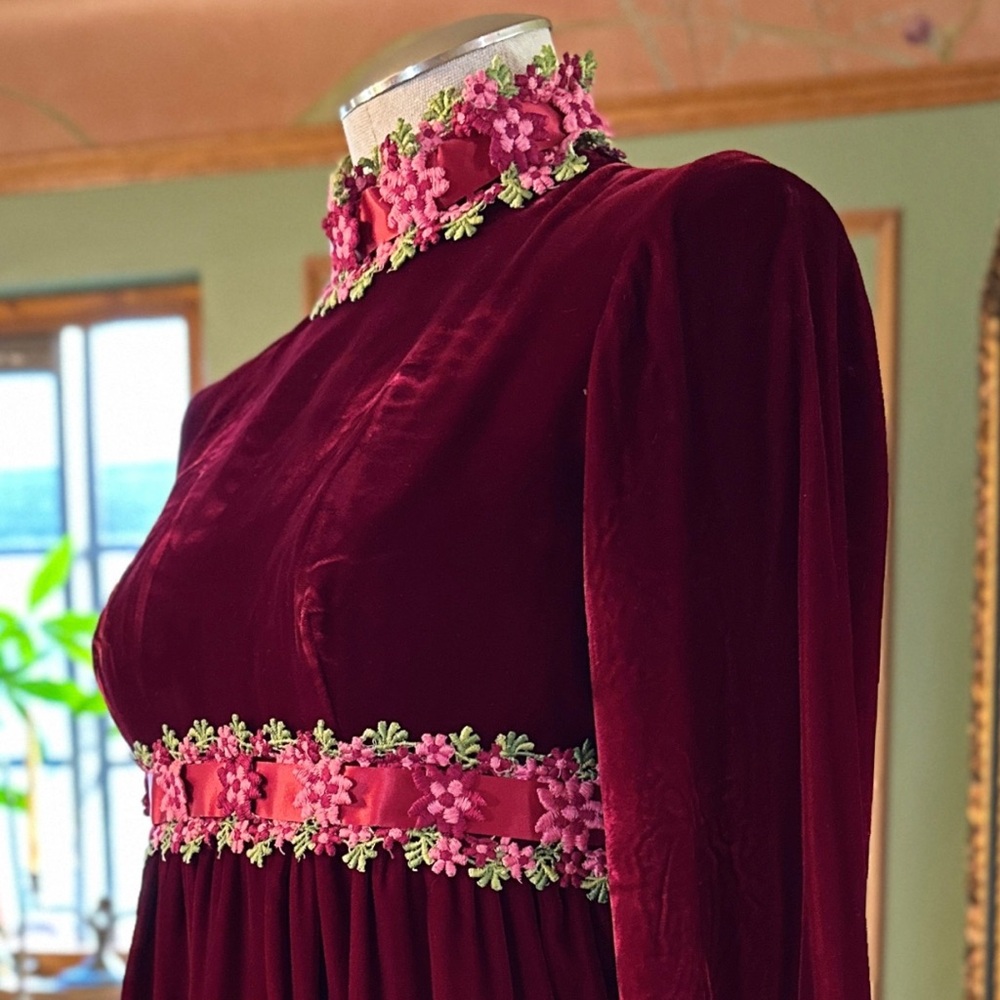 1970s Velvet Renaissance Revival Maxi Dress - Picture 5 of 12